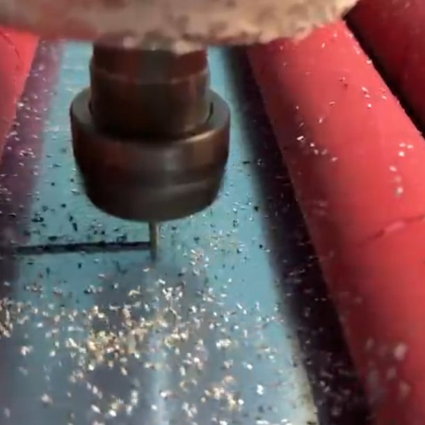 Corte de hoja de aluminio calibre 22 con router CNC